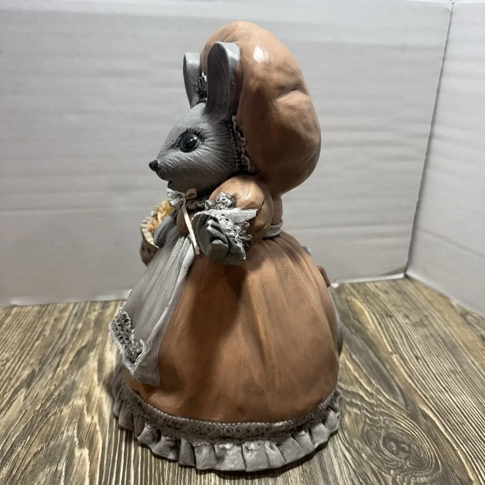 Vintage Ceramic Kitchen Mouse Figurine Country Farm Decor Fake Flowers